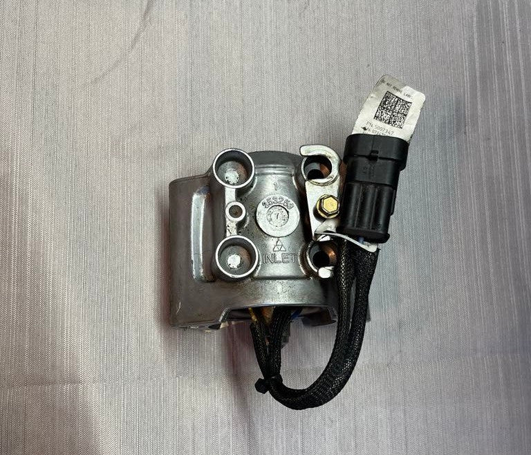 USED 353253 Evinrude Johnson Fuel Injector Port Side