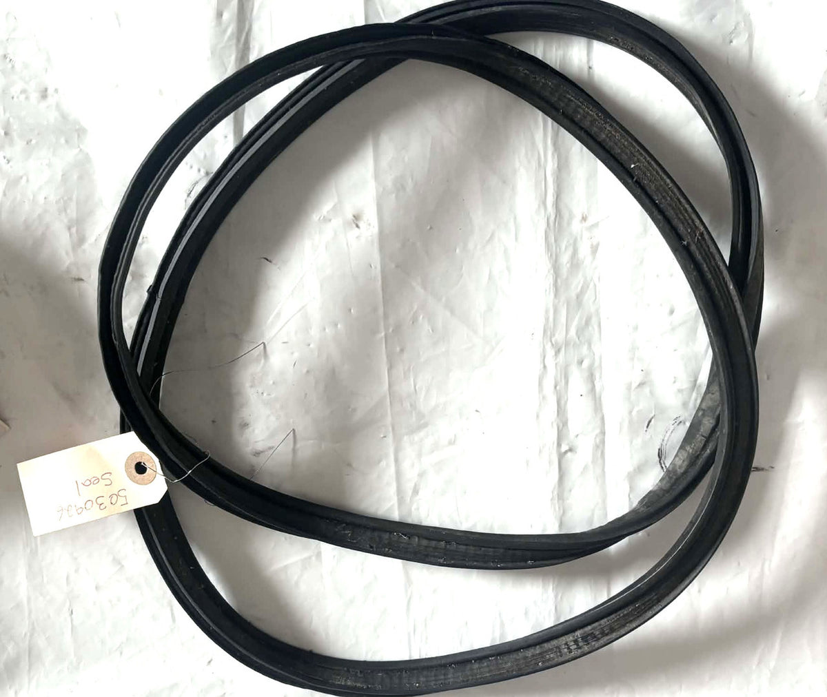 USED 5030926 Johnson Evinrude Rubber Side Cover Seal 60-70hp