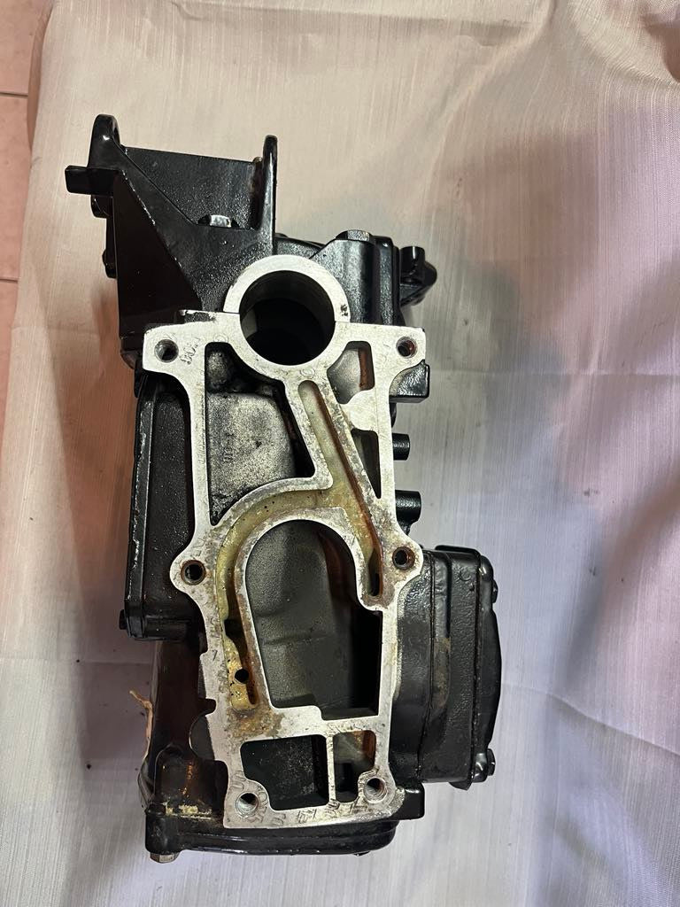 USED 804946T02 Mercury Power Head Assembly 15-25hp (has scuffed cylinders)