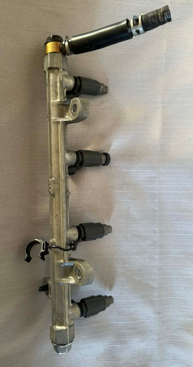 USED 5032693 Johnson Fuel Injectors & Pipe 5030710 70hp