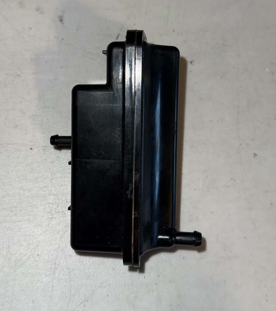 USED 898101224 Mercury Air Vent Assembly 25-30hp