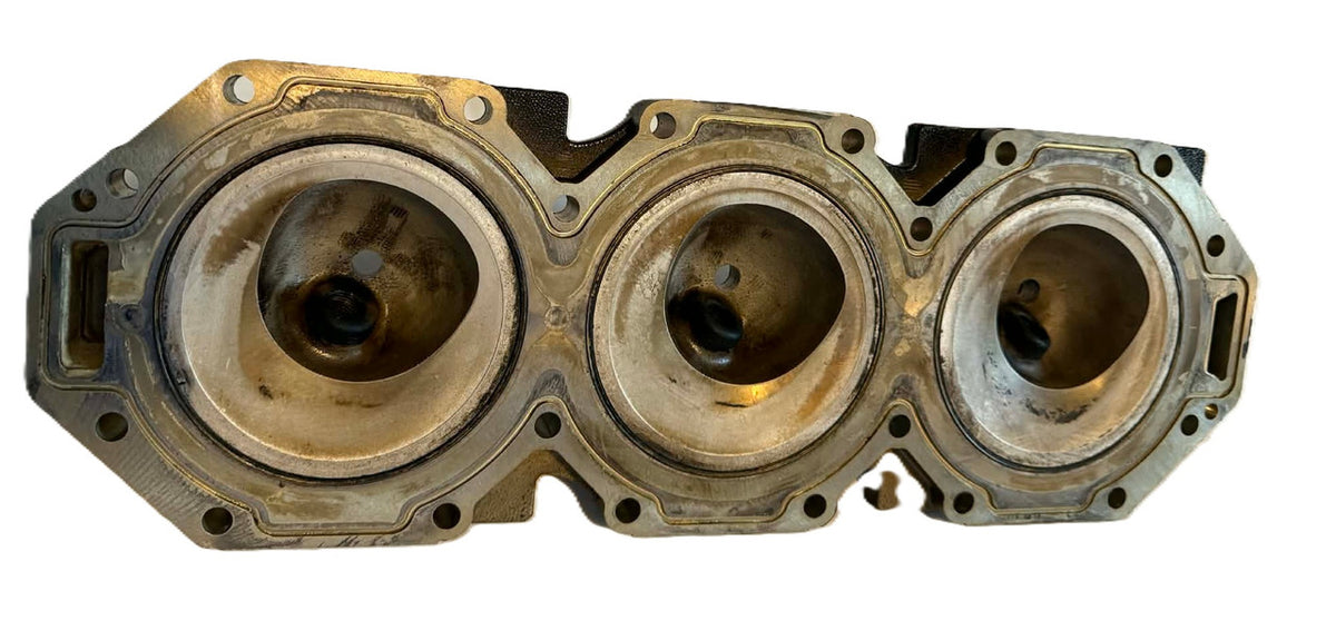 USED 841021A08 Mercury Cylinder Head Starboard 225-250hp