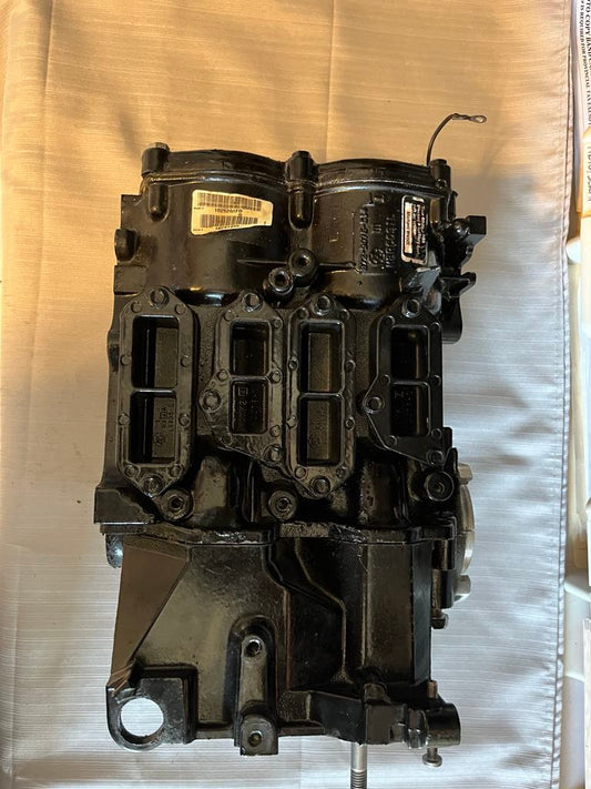 USED 804946T02 Mercury Power Head Assembly 15-25hp (has scuffed cylinders)