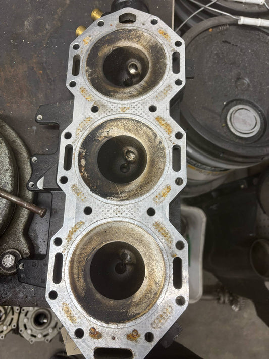 USED 354574 OMC Evinrude 300hp Etec Outboard Motor Cylinder Head Port