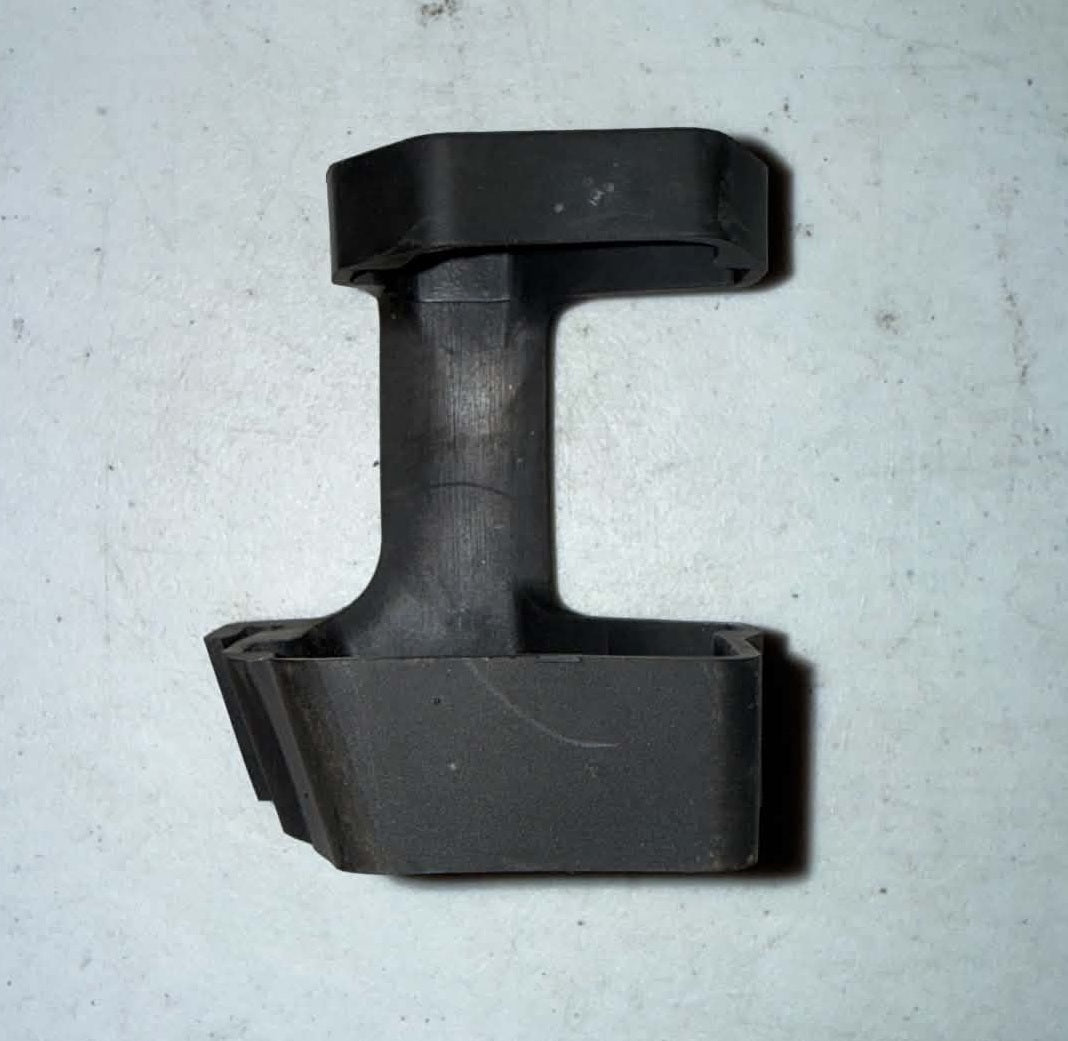 USED 898101223 Mercury Fuel Pump Rubber Mount 25-30hp