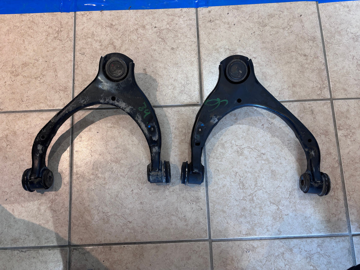 USED 130420004 + 130420003 GMC Chevy Front Wishbone + Control Arm