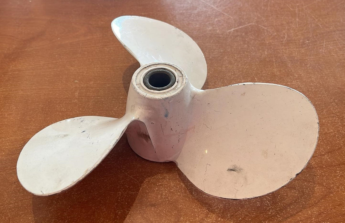 USED 311484 Johnson Evinrude 9x9 3 Blade Propeller 15-25hp