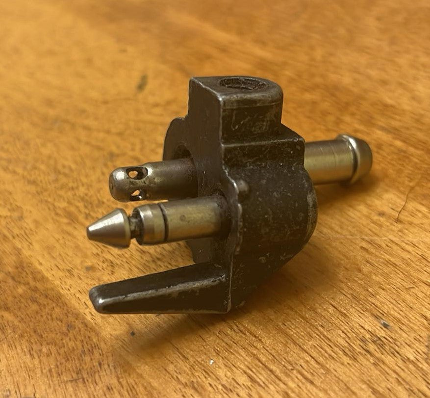 USED 303600 Johnson Evinrude Male Fuel Connector Engine Side 4-115hp