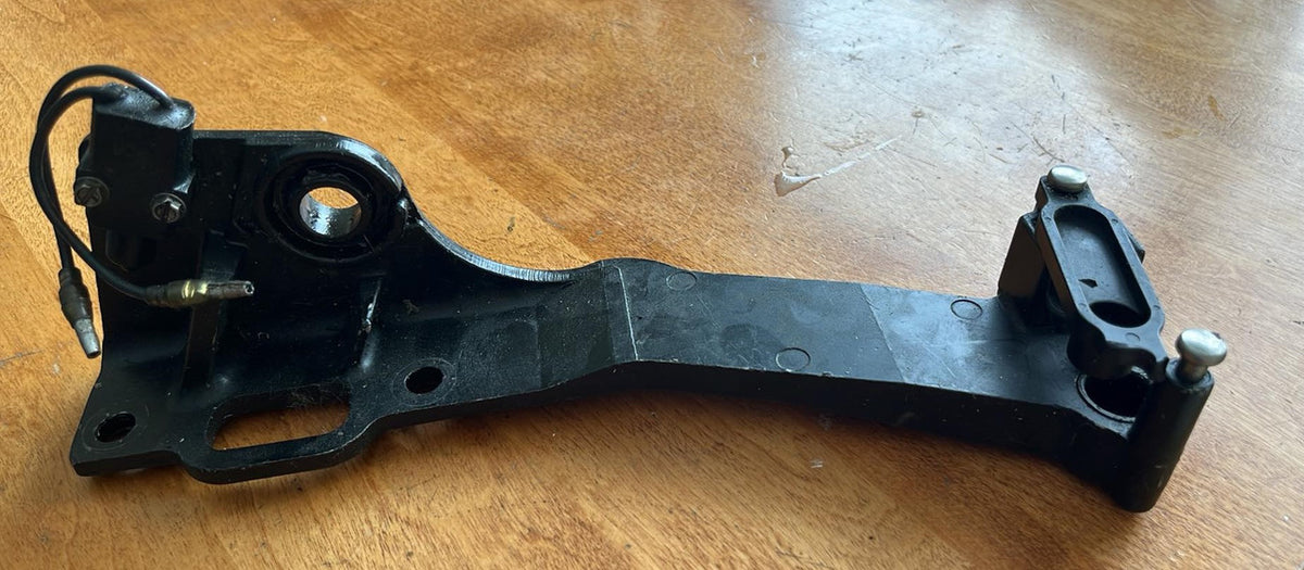 USED 824010-C Mercury Throttle Linkage Anchor Bracket 225-300hp