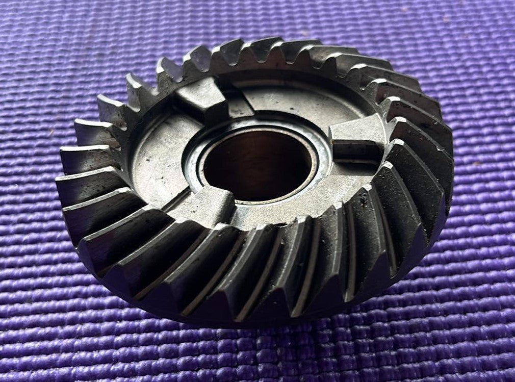USED 436833 Johnson Evinrude Forward Gear 85-140hp 26 Teeth
