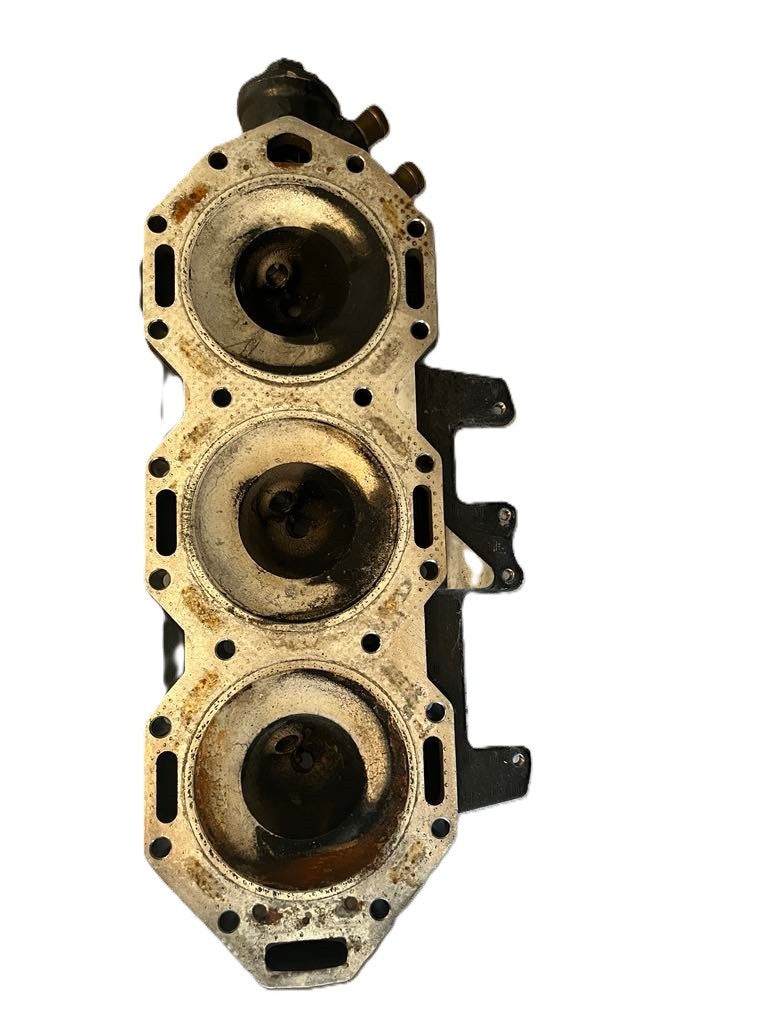 Used 5007607 Evinrude Johnson Cylinder Head Starboard side