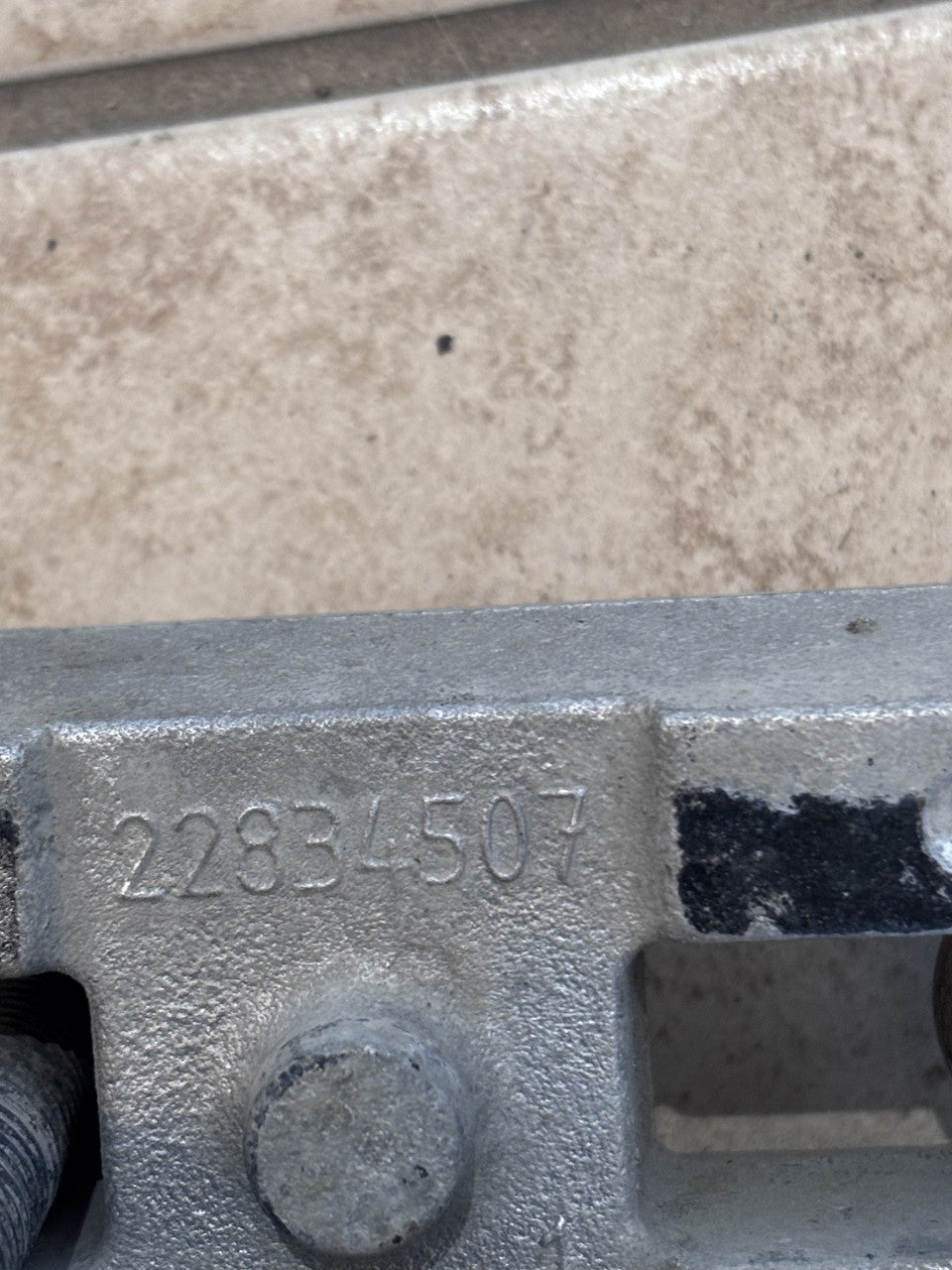 USED 22834507 2 Rear Leaf Spring Spacer + 4 U-Bolts
