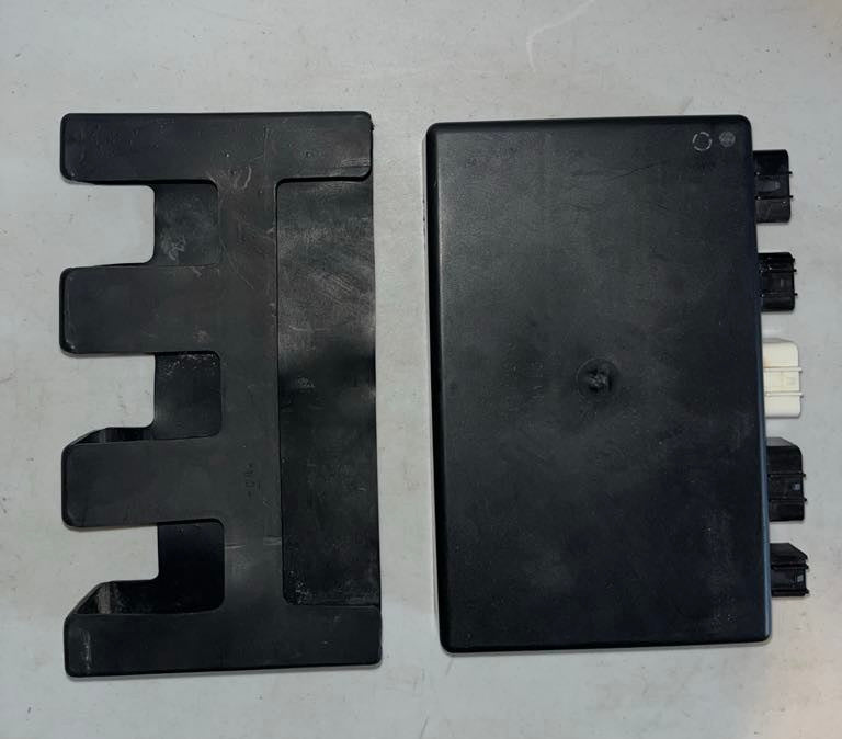 USED 5031738 Evinrude Engine control Module & Cushion 4 Stroke 70hp