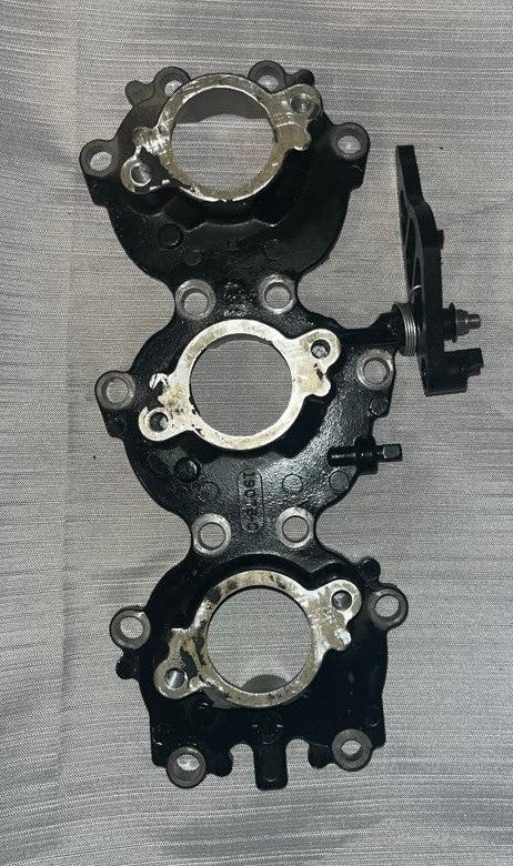 USED 19076A3 Mercury Induction Manifold includes throttle cam 60hp