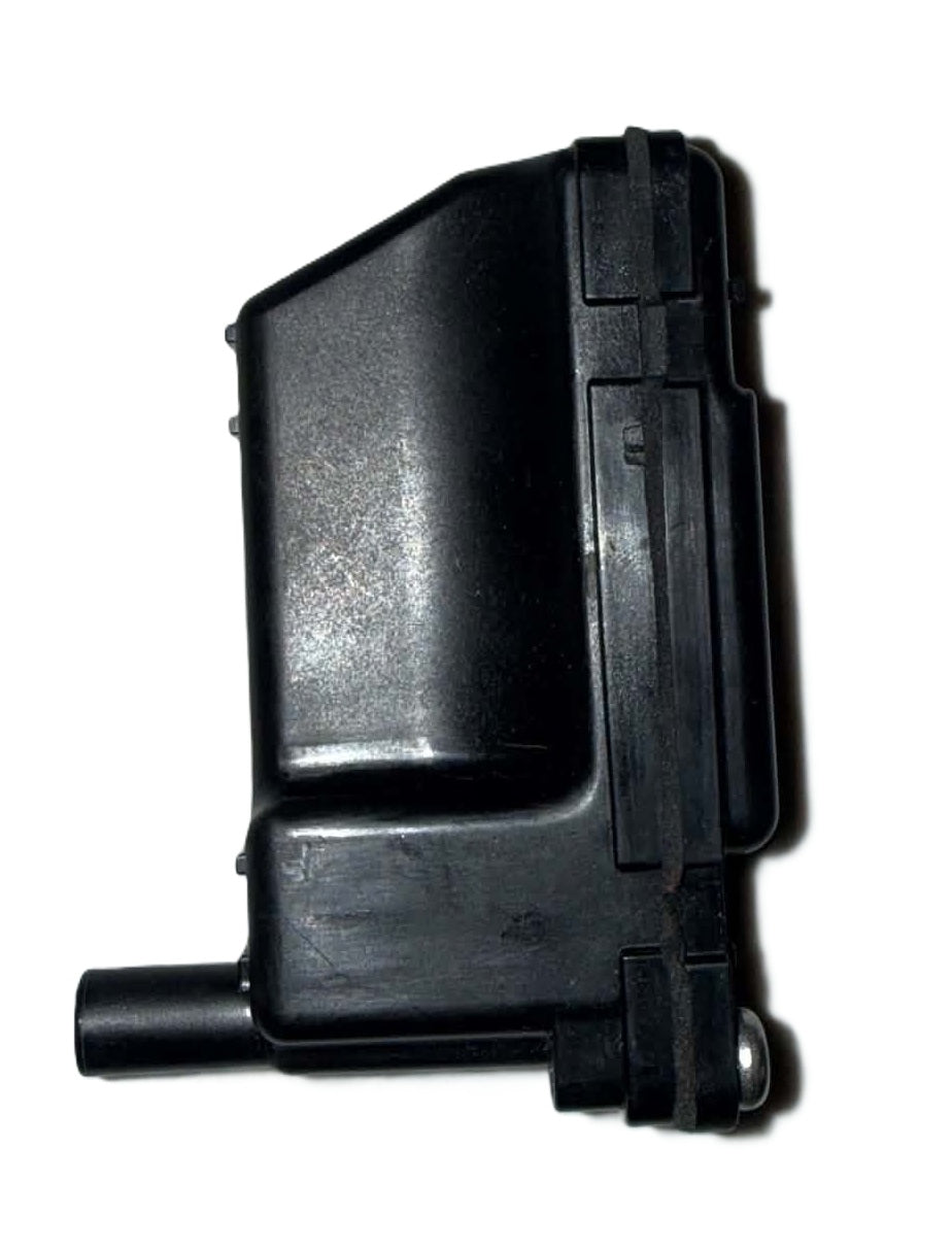 USED 898103003 Mercury Outboard  Motor Intake Silencer 25-30hp