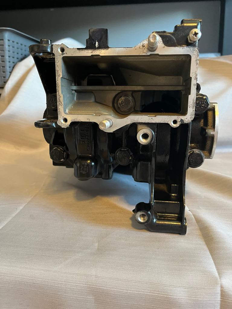 USED 804946T02 Mercury Power Head Assembly 15-25hp (has scuffed cylinders)