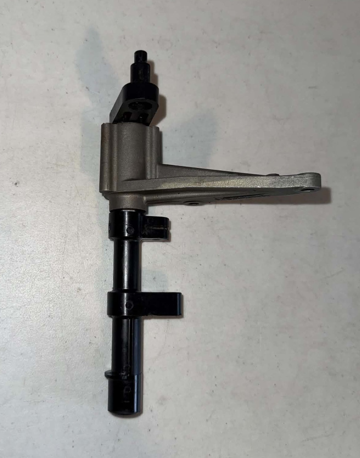 USED 898103018 Mercury Bracket / Shift Lever Latch / Shift Arm 25-30hp