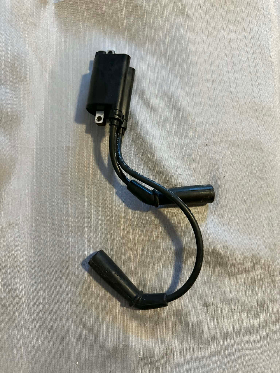 USED 5030798 Johnson Upper Ignition Coil with Wires #1 & #4  60-115hp