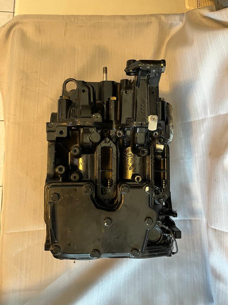 USED 804946T02 Mercury Power Head Assembly 15-25hp (has scuffed cylinders)