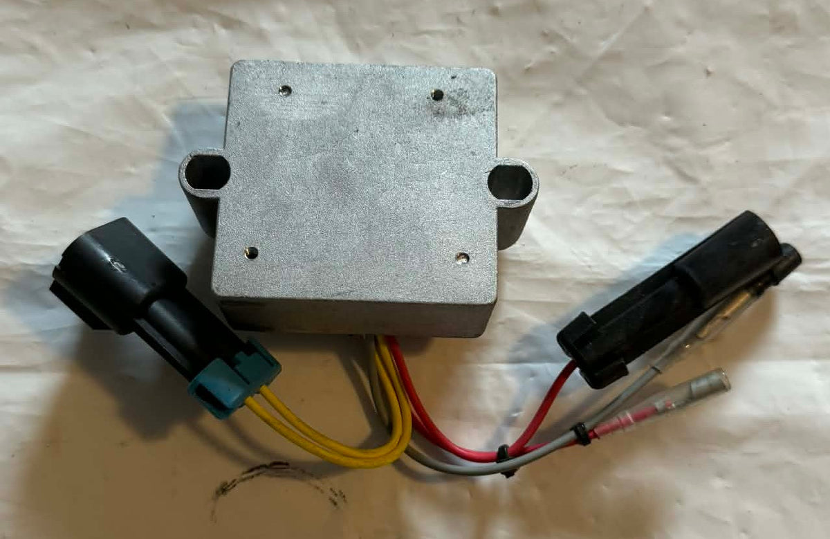 USED 194-2115K 1 CDI Voltage regulator 200hp  883072T2