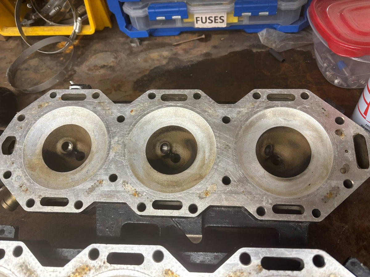 USED 354574 OMC Evinrude 300hp Etec Outboard Motor Cylinder Head Port