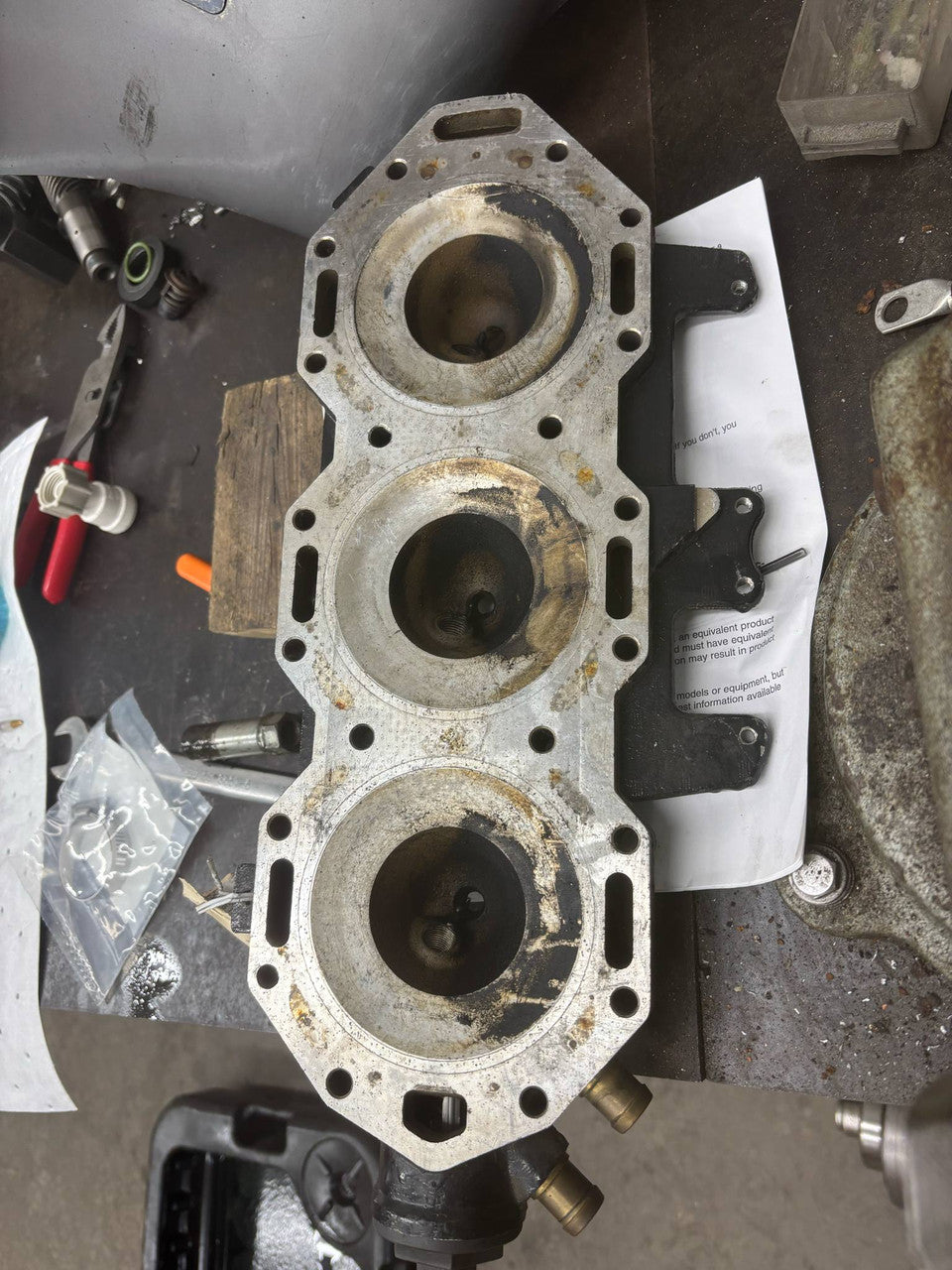 USED 354574 OMC Evinrude 300hp Etec Outboard Motor Cylinder Head Port