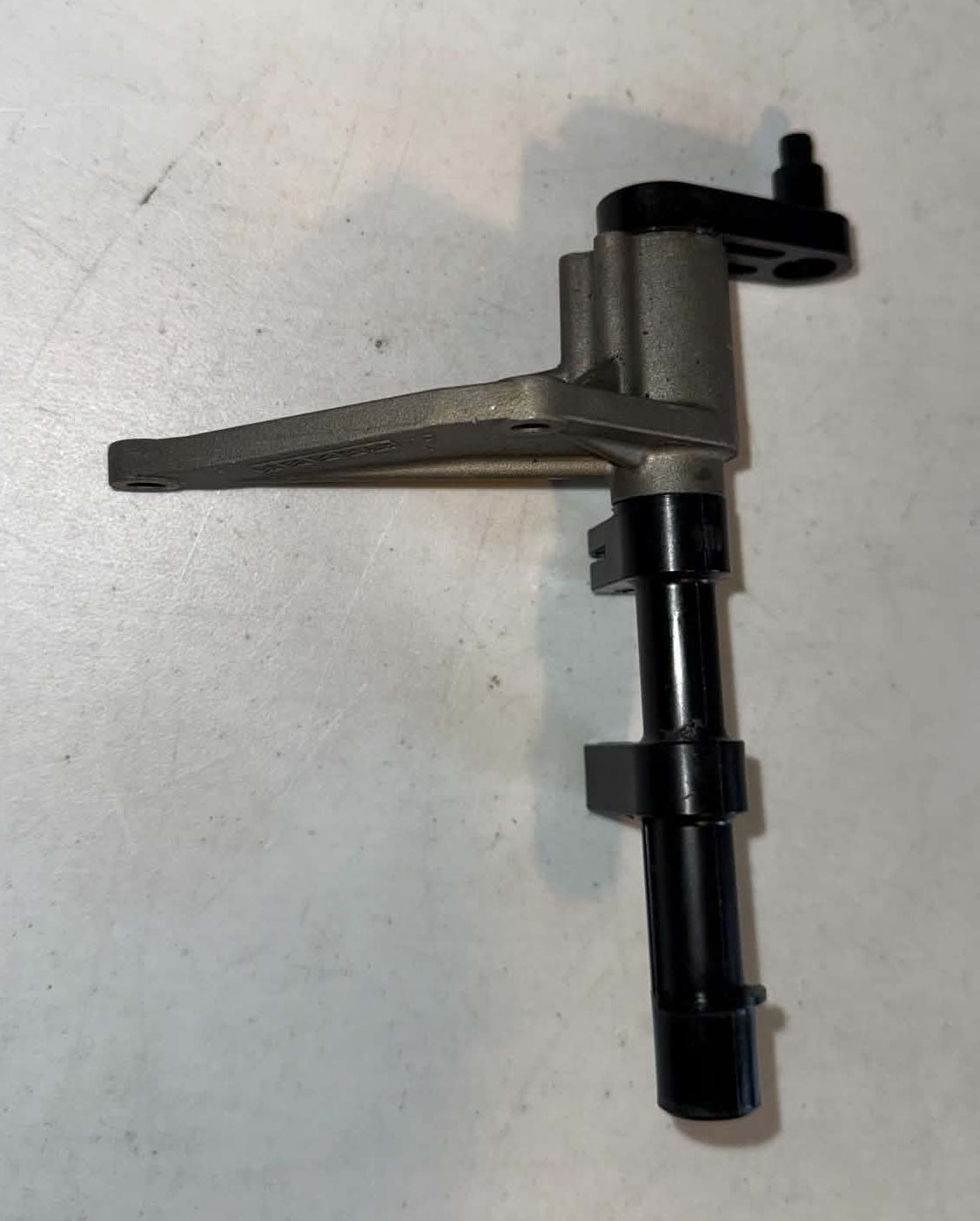 USED 898103018 Mercury Bracket / Shift Lever Latch / Shift Arm 25-30hp