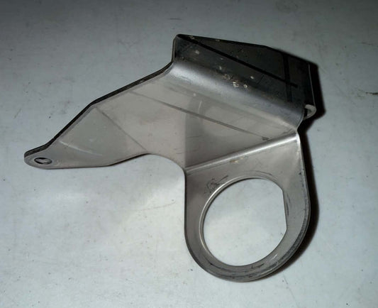 USED 898101T19 Mercury Bracket 25-30hp