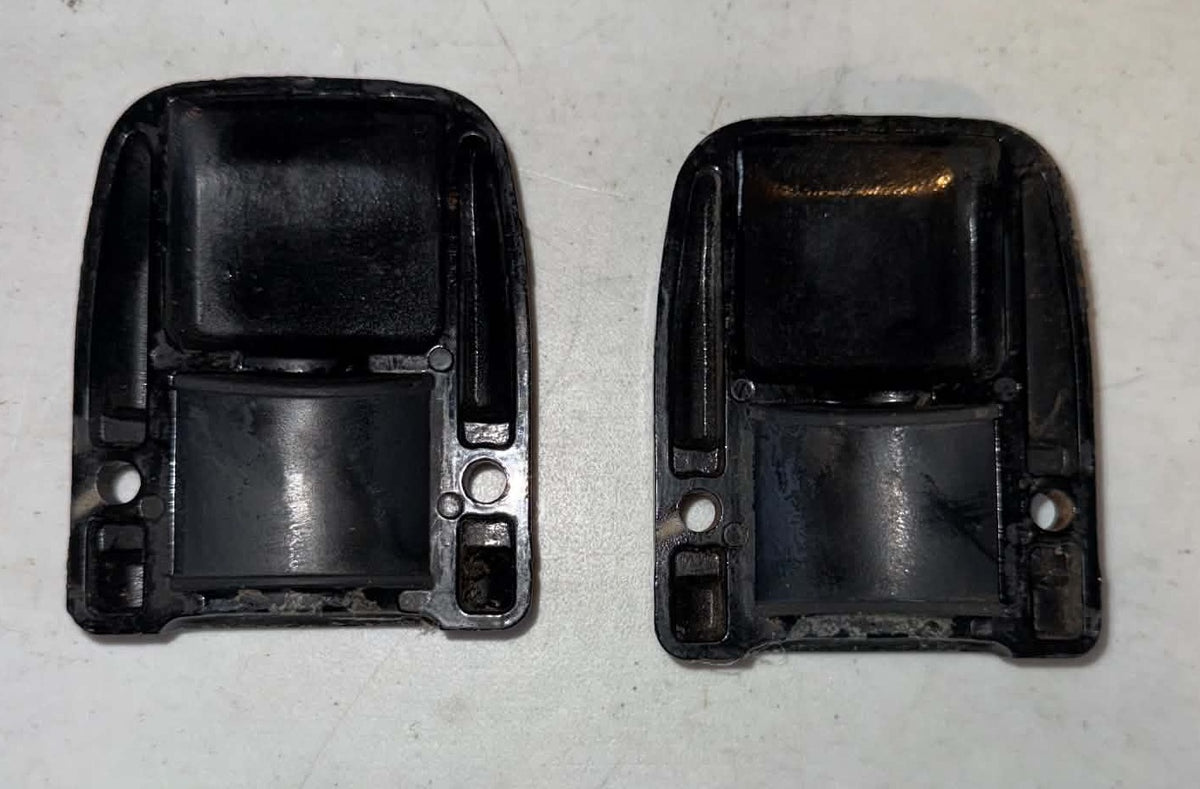 USED 851869002 Mercury Lower Mount Cover 25-30hp