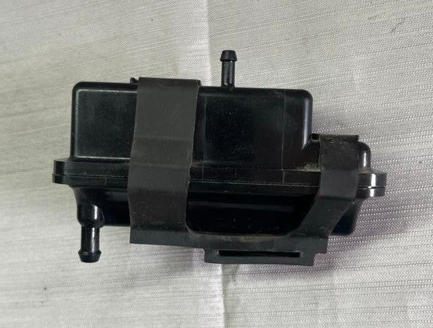 USED 898101224 Mercury Air Vent Assembly 25-30hp