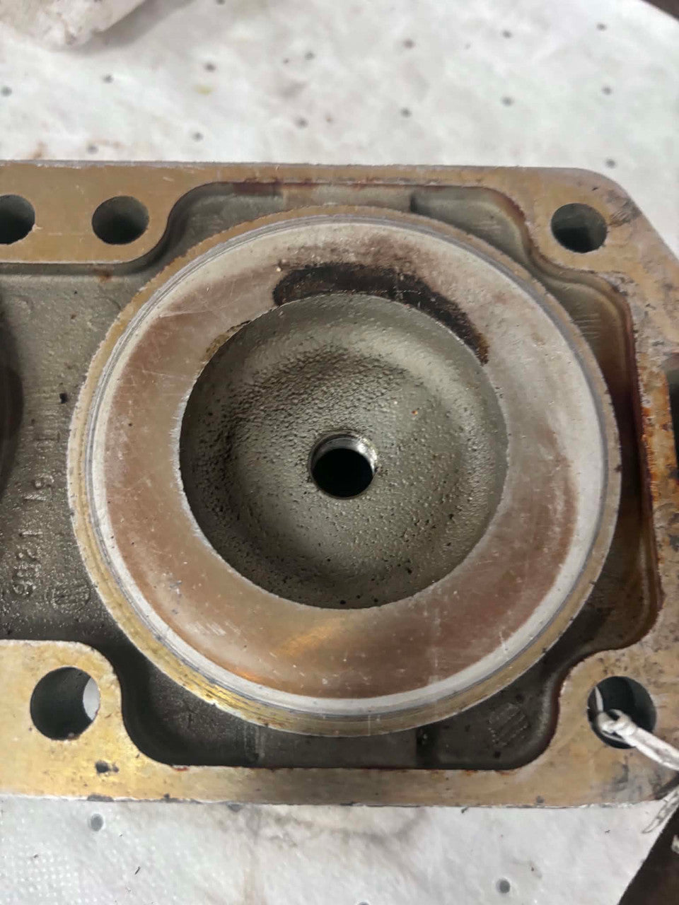 USED 15221-C2 Mercury Motor Cylinder Head Casting ?V6 2.4L