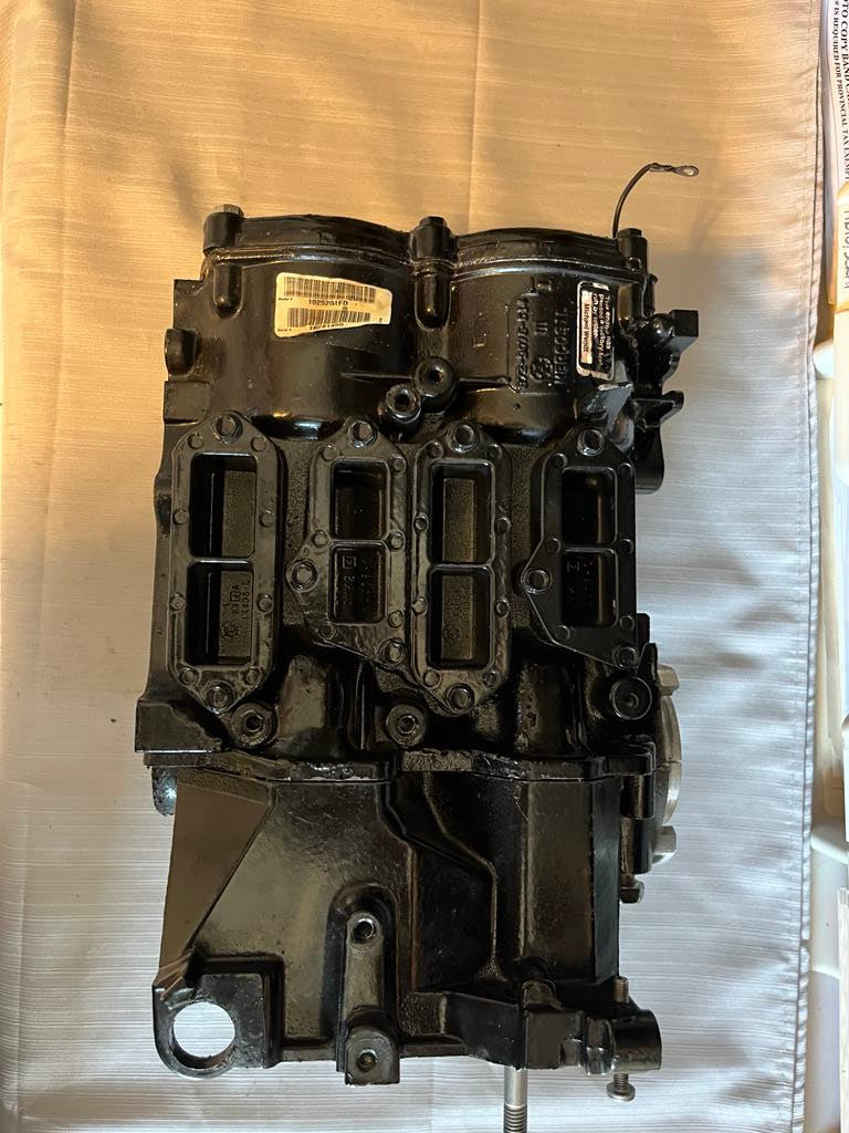 USED 804946T02 Mercury Power Head Assembly 15-25hp (has scuffed cylinders)
