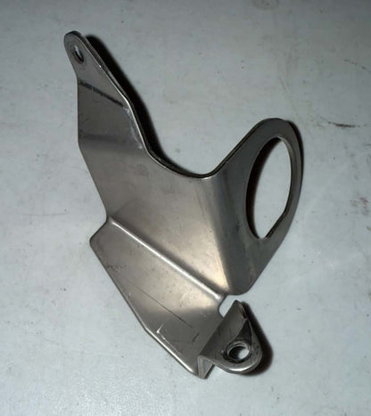 USED 898101T19 Mercury Bracket 25-30hp