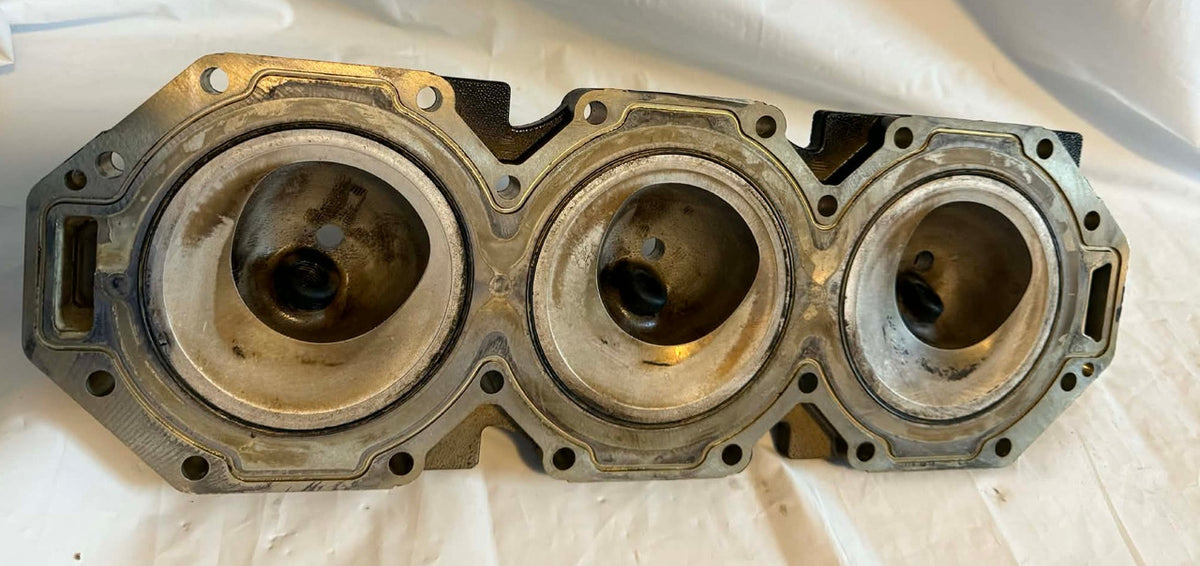 USED 841021A08 Mercury Cylinder Head Starboard 225-250hp