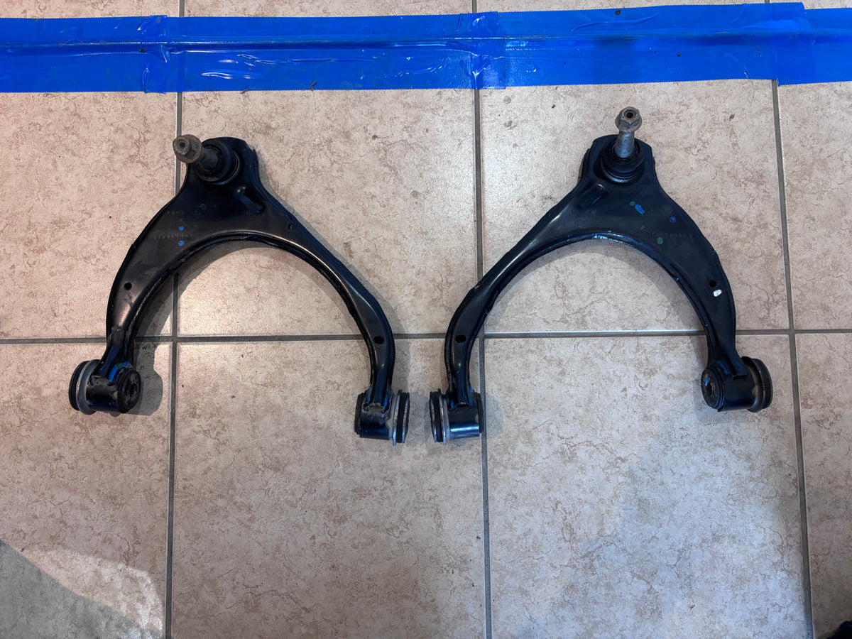 USED 130420004 + 130420003 GMC Chevy Front Wishbone + Control Arm