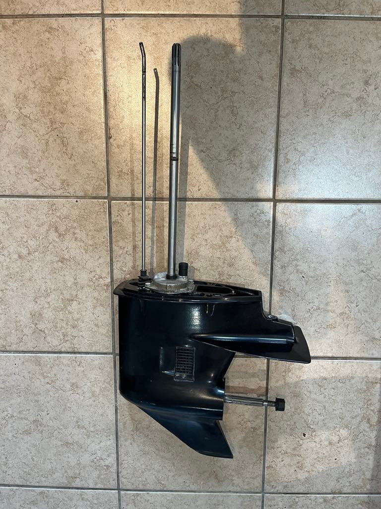 USED 8669T26 Mercury Gear Case  Assembly  Short (15" Shaft) 15-25hp