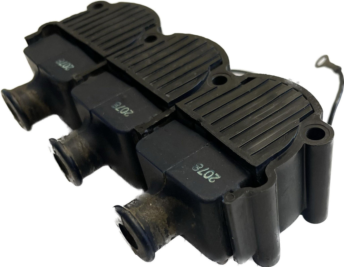 USED 832757A2 (x3) + 43542 Mercury Ignition Coil Set with Cover