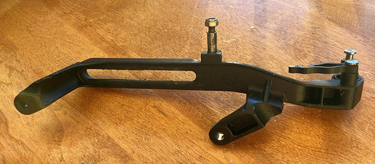 USED 8M0007243 Mercury Remote Shift Link  Bracket 40/50/60hp
