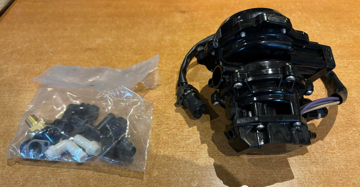 USED 5007420 Johnson Evinrude VRO Fuel Oil Pump