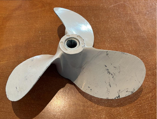 USED 388088 Johnson Evinrude 9 1/4 x 11P 3 Blade Propeller 8-25hp