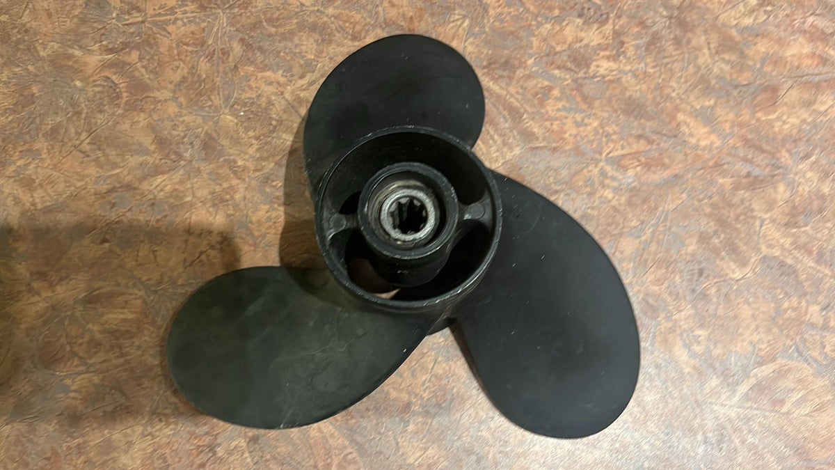 USED 48-86962-9 86962A4 Mercury 9 1/2 x 9P 3 Blade Aluminum Propeller