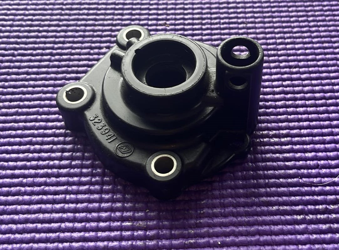 323941 OMC Johnson Evinrude Water Pump Impeller Housing 20-35hp