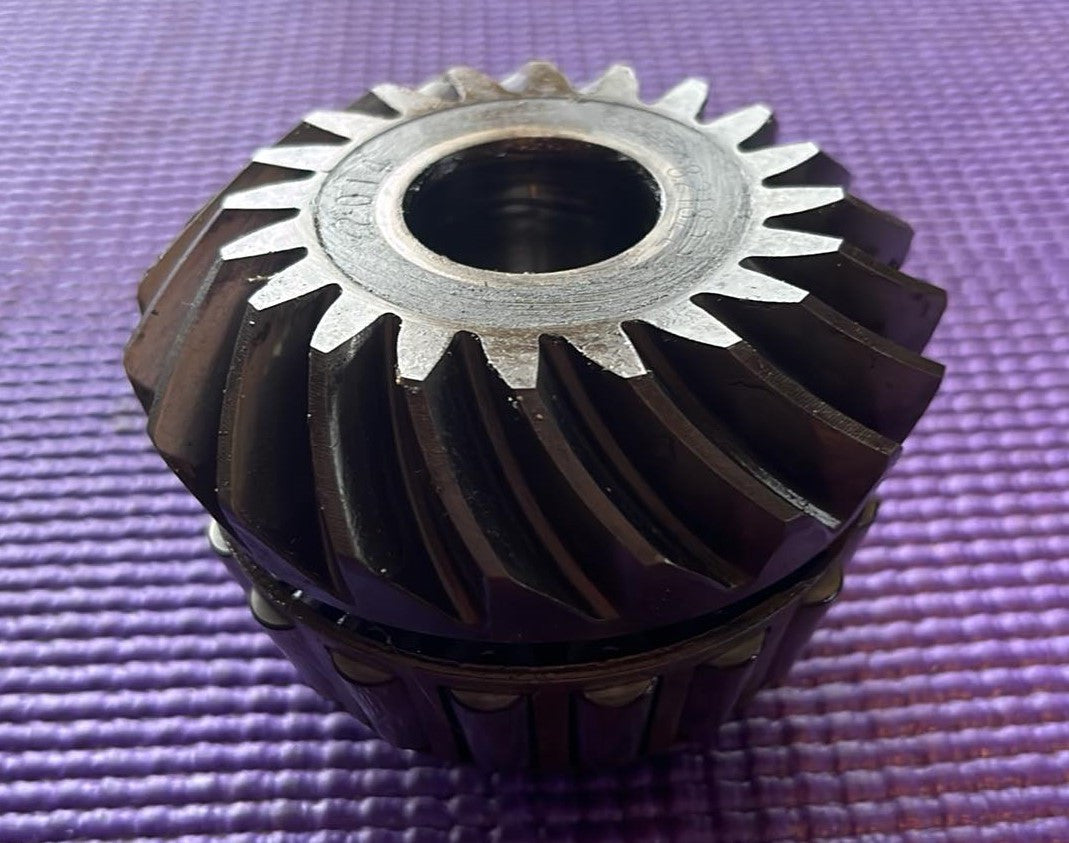 USED 821822 Mercury Mercruiser Upper Drive Gear 65-70hp? 3 cyl